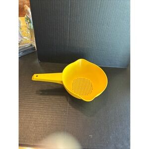 Large‎ Tupperware Yellow Strainer, Classic